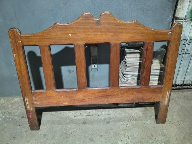 Cama de Casal em Madeira de Lei