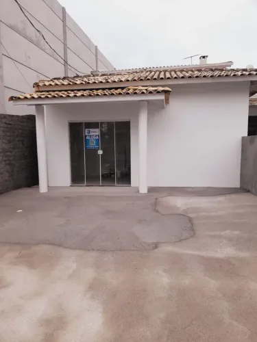 SALA COMERCIAL TÉRREA COM EXCELENTE LOCALIZAÇÃO E ESTACIONAMENTO.