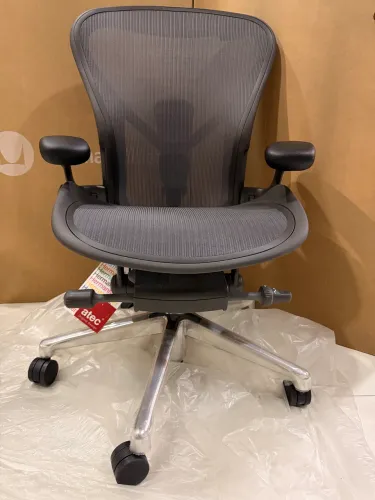 Cadeira herman miller new aeron B completa EDICAO ESPECIAL NOVA SEM USO