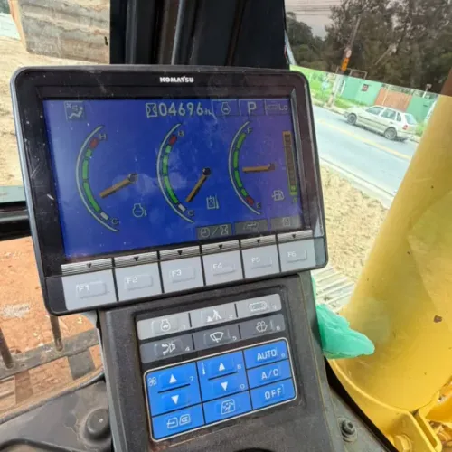 ESCAVADEIRA KOMATSU PC 130
