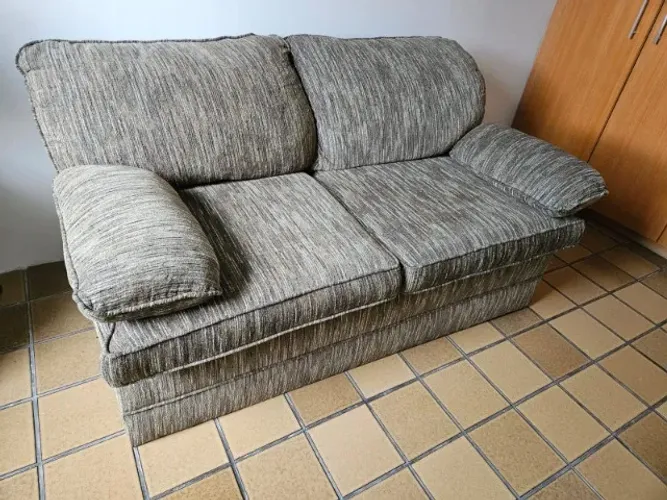 Sofá cama 2 lugares com cama de casal articulada em aço e colchão