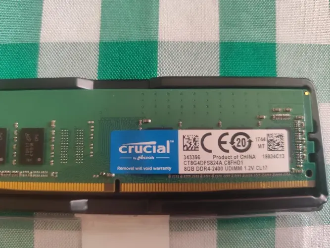 Memória RAM 8GB Crucial DDR4 2400MHz - Excelente Estado (Niterói)