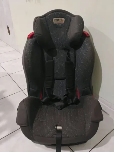 Cadeirinha para carro até 25 kilos.