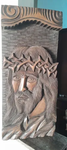 Escultura em madeira encerada, peça unica.