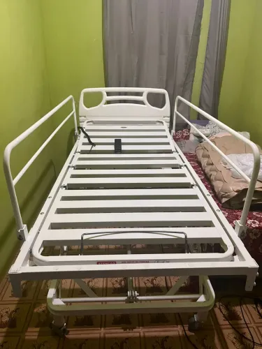 Cama Hospitalar Elétrica Usada com Colchão Casca de Ovo - Ótimo Estado