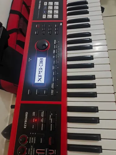 Vendo teclado Roland XPS 30 em perfeito estado sem nenhum arranhão
