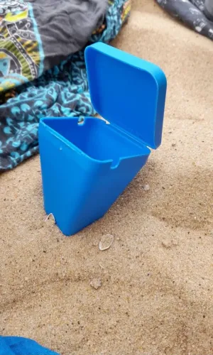 Cinzeiro para areia da praia ou jardim 100% reciclado.