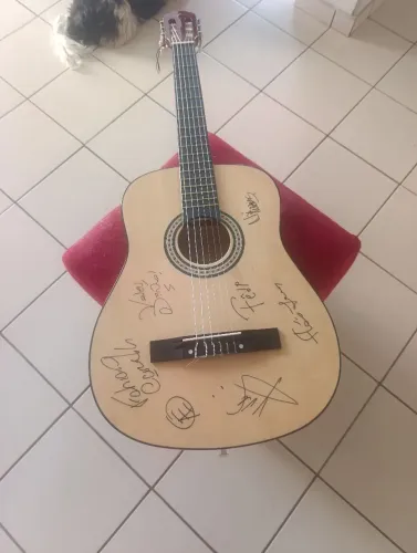 Violão novo autógrafo pela banda capital inicial