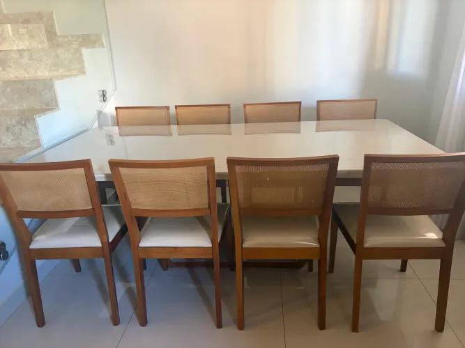 Mesa de jantar com 8 lugares 