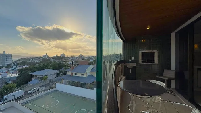 Apartamento com 3 dormitórios à venda, 109 m² por R$ 1.700.000,00 - Coqueiros - Florianópo