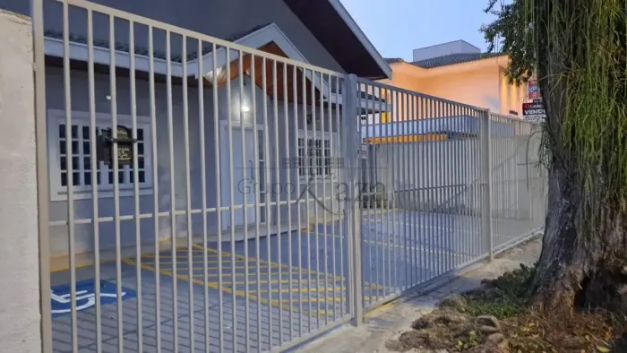 Imóvel para aluguel tem 200 metros quadrados com 4 quartos em Vila Ema - São José dos Camp