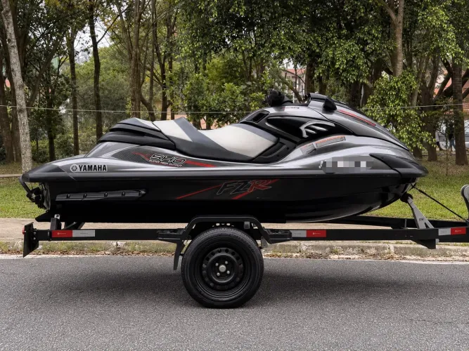 Jet Ski FZR 3 lugares. Aceito troca ( diferenciado)