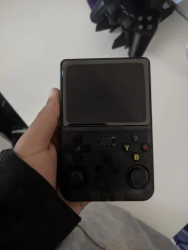 Mini console portátil R36s com defeito na tela