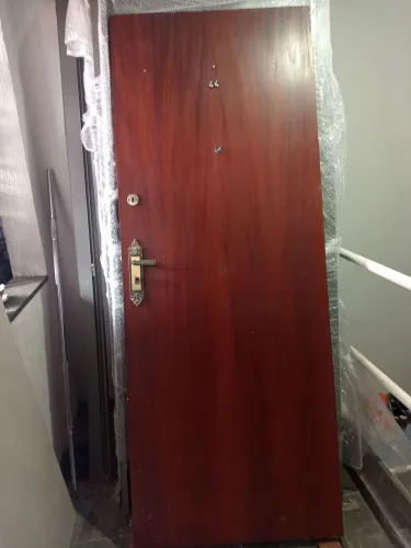 Folha de porta de entrada com chaves 210x80