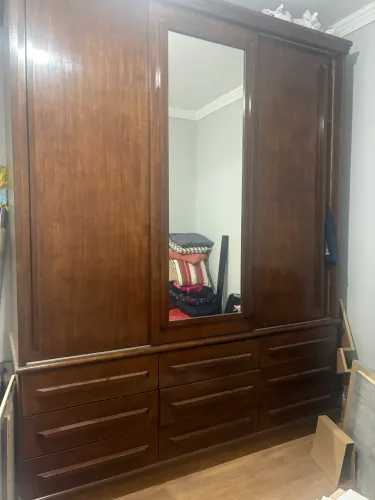 Vendo armário 100% em madeira