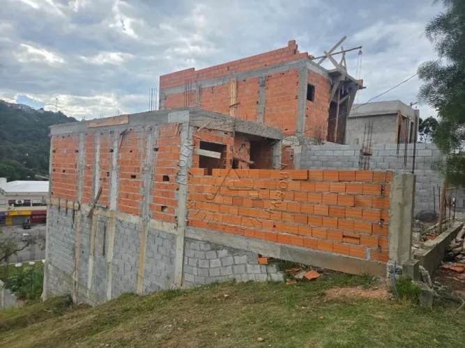 Casa em Obra com 4 dorms, vista livre , Gourmet