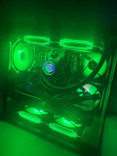 PC Gamer Ryzen 7 5700G + Rx 7600