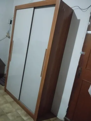 Guarda roupa 8 meses de uso com qualidade
