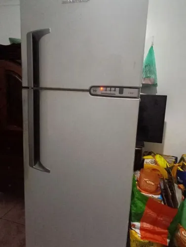 Geladeira brastemp modelo BRM42EBANA 127v