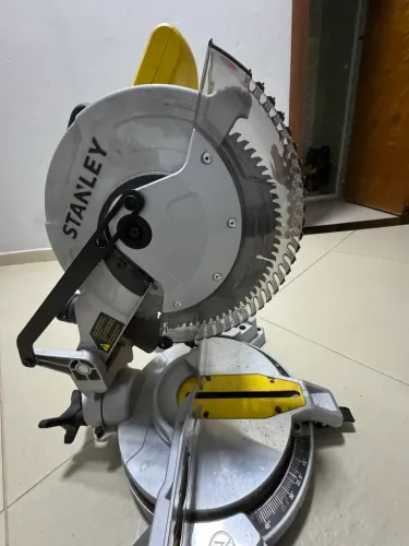 SERRA MEIA ESQUADRIA STANLEY 220v