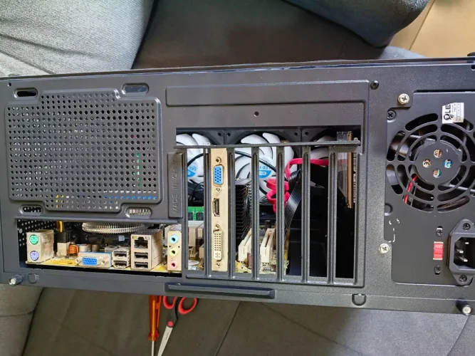 Cpu sem monitor 