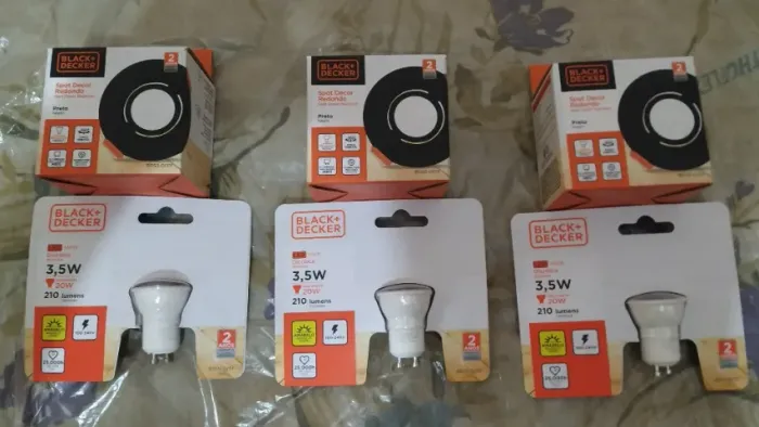 Kit - Três Spots de Embutir Redondo MR11 Preto Black & Decker com Lâmpadas de LED Amarelas