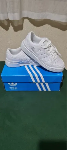 Tenis adidas