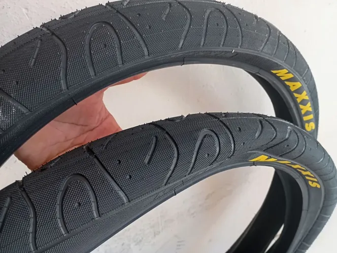 Par de pneu Maxxis Hookworm 26x2.50 Novo