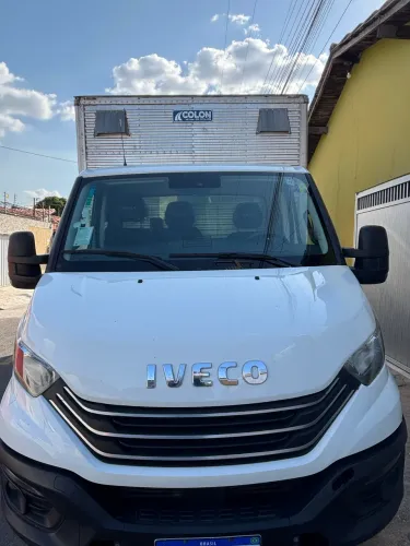 IVECO QUASE NOVO