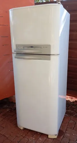 Vendo geladeira Electrolux 406 litros funcionando tudo perfeitamente 110v