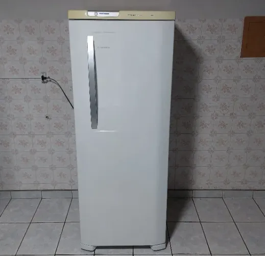 Refrigerador Electrolux Frost Free 323 L c/ Painel Blue Touch - 110v - ac. Cartão