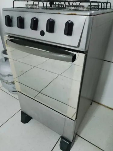 Vende-se fogão, marca atlas , muito bem conservado.