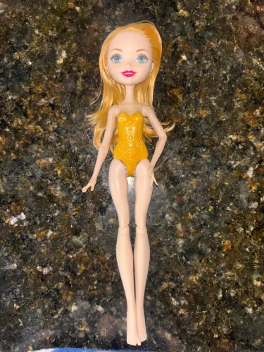 Desapego Bonecas: Barbie Ruiva + Apple White Ever After High!