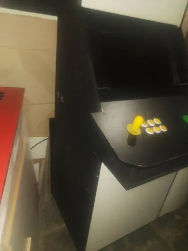 Máquina de fliperama multijogos