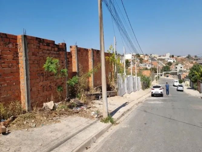 Terreno com 600m² para venda no Satélite Íris, Campinas-SP.