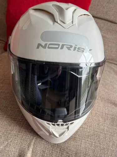 Capacete NORISK feminino Robocop