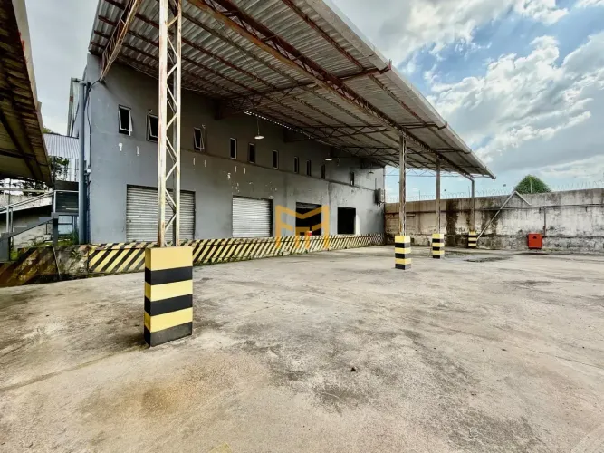 Galpão com 2.400 m² na Rodovia Mario Covas