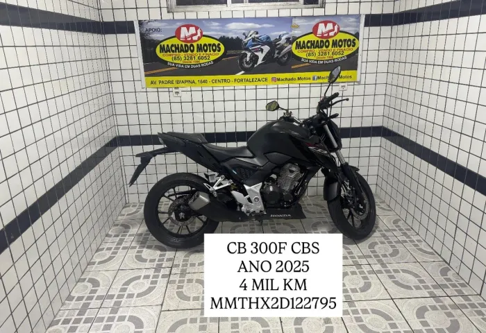 CB 300F TWISTER,ano 2025 só 4 mil km rodados.