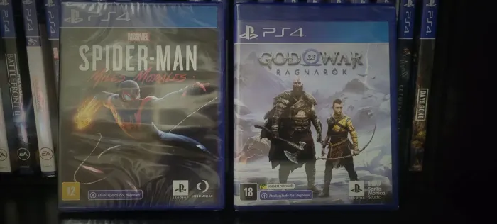 2 jogos PS4 Spiderman Miles e God of War Ragnarok ( Lacrados)