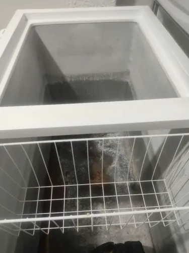 Freezer horizontal com 2 portas.