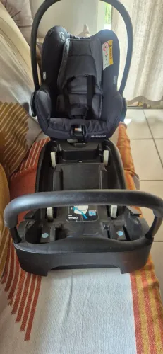 Bebê conforto Maxi cosi com base.