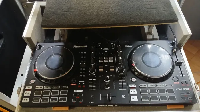 Controladora Numark Platinum FX