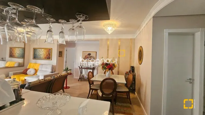 Apartamento de 2 suítes à venda em Canasvieira
