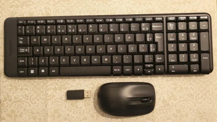 TECLADO E MOUSE LOGITECH MK220