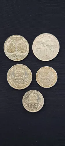 Moedas antigas de prata