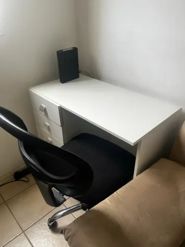 Mesa de Escritório com 3 Gavetas + Cadeira Giratória