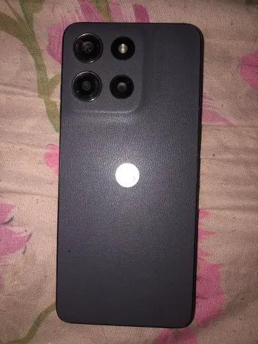vende-se celular moto g15 em perfeito estado. vai com uma capinha e um carregador