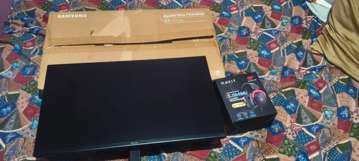 Monitor e fone gamer
