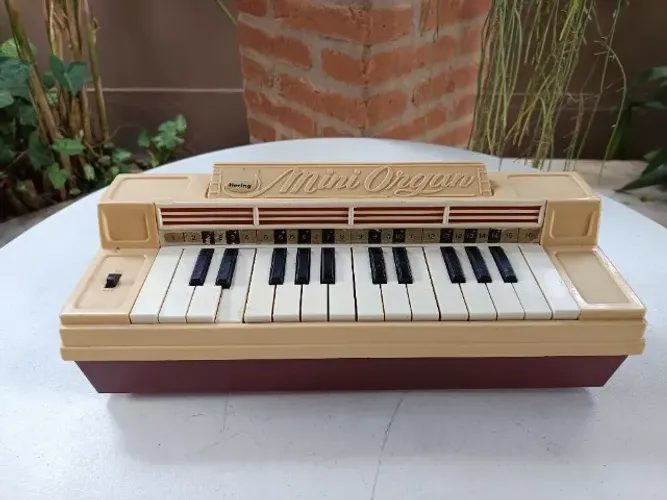 Antigo Brinquedo Anos 80 Mini Orgão Hering Pr-600, Relíquia