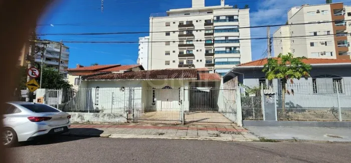 Casa para Venda em Florianópolis, Balneário, 3 dormitórios, 1 suíte, 2 banheiros, 3 vagas